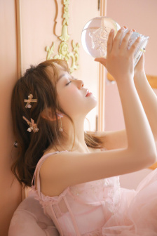 SM抽打调教女人光屁股的作文